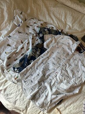 Denim & Flower White Short-Sleeve Button-Down Shirt with Small Blue Print